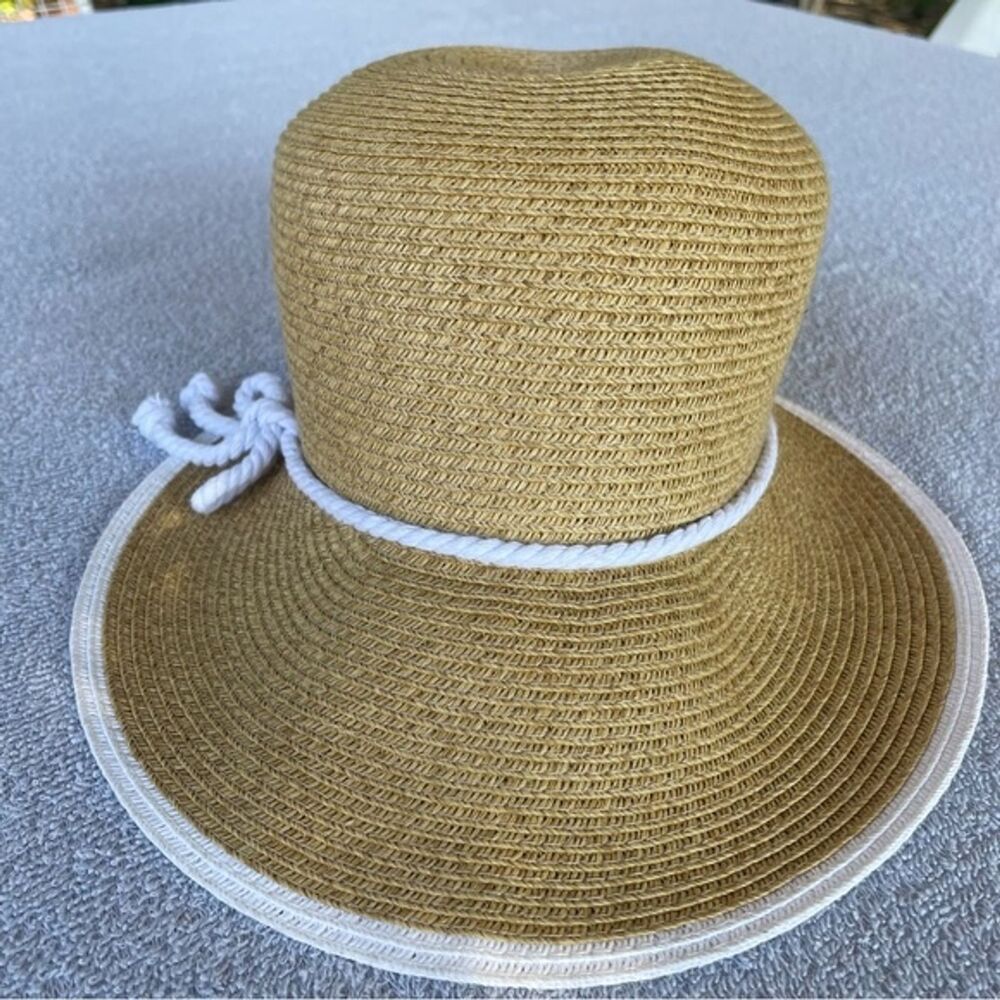 August Hat Company Women's Size Small/21 Natural Color with White Trim Yarn Bow
